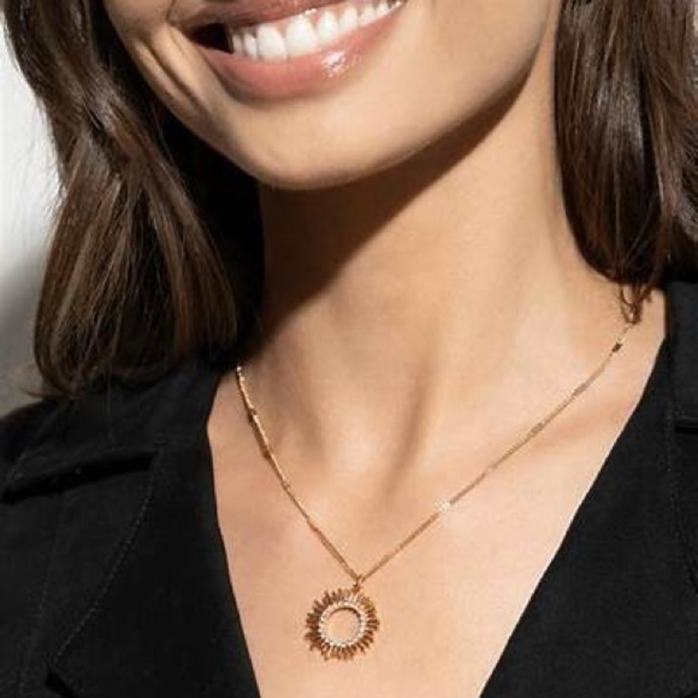Paparazzi Radiant Gold Circle Necklace